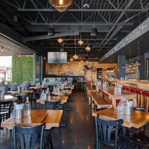 Mile Public House - Restaurant Pub Food à Brossard