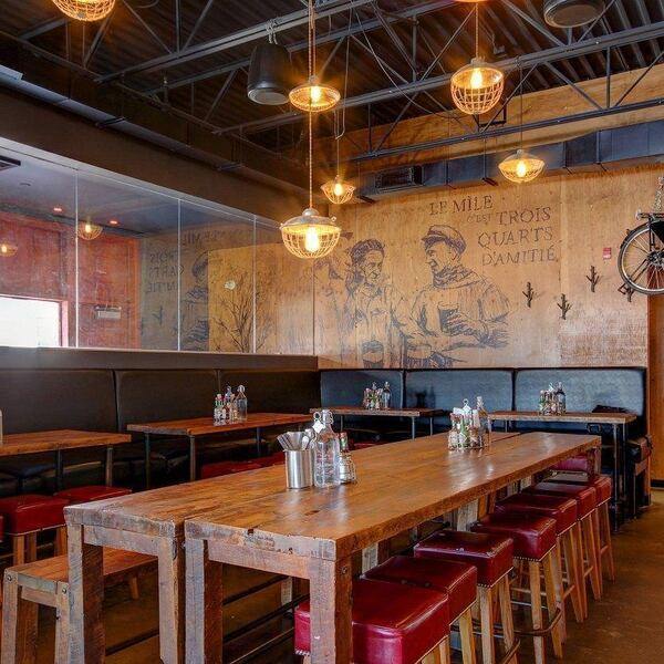 Mile Public House - Restaurant Pub Food à Brossard