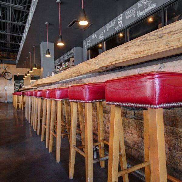 Mile Public House - Restaurant Pub Food à Brossard