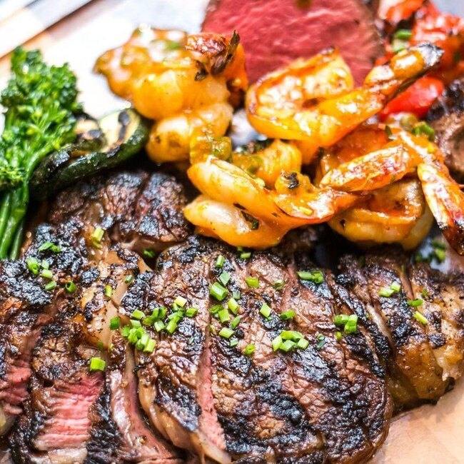 Mirela's Steakhouse and Cigar Lounge Restaurant Kahnawake, QC