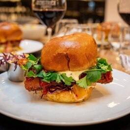 Mlle Inès | L'Atelier du hamburger RestoQuebec.ca