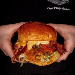 Mlle Inès | L'Atelier du hamburger RestoQuebec.ca