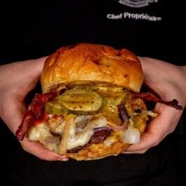 Mlle Inès | L'Atelier du hamburger RestoQuebec.ca