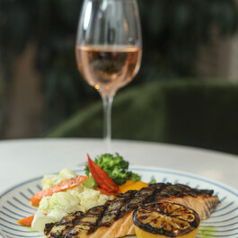 Muze Lounge & Terrasse RestoMontreal.ca