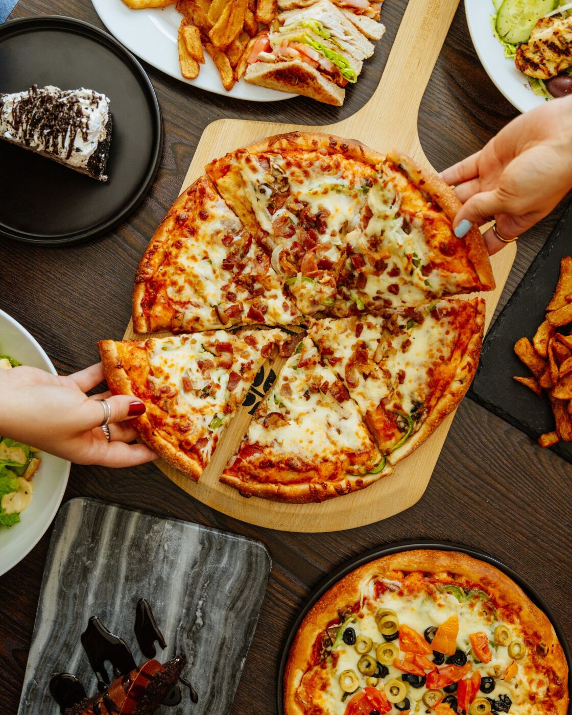 Nikos Pizza & D&eacute;li Restaurant