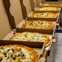 Nikos Pizza & Déli  Restaurant Pizza
