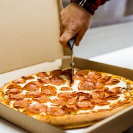 Nikos Pizza & Déli  Restaurant Pizza