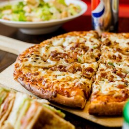 Nikos Pizza & Déli  Restaurant Pizza