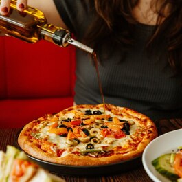 Nikos Pizza & Déli RestoMontreal.ca