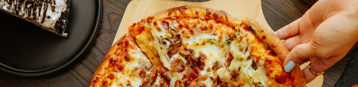 Nikos Pizza & Déli Cover Image