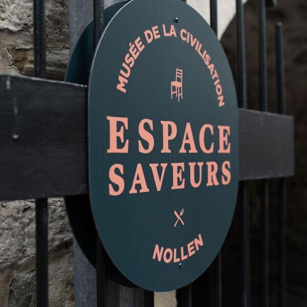 Nollen - Café Restaurant in Old-Port, Quebec