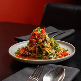 'noy asian snack bar  Restaurant Asiatique