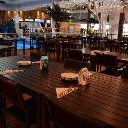 Resto-Bar Le Turf au Oasis Surf RestoMontreal.ca