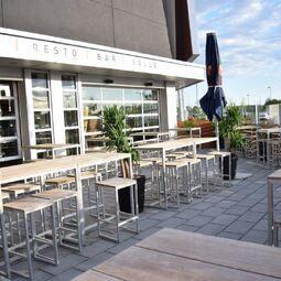 Resto-Bar Le Turf au Oasis Surf RestoMontreal.ca