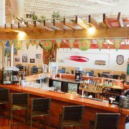 Resto-Bar Le Turf au Oasis Surf RestoMontreal.ca