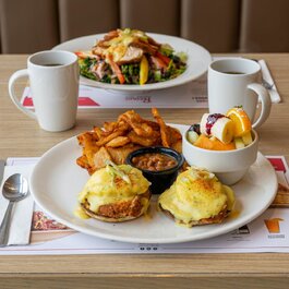 Petinos - Thai, Breakfast Restaurants in Laval