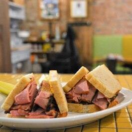 Phil Smoked Meat RestoQuebec.ca