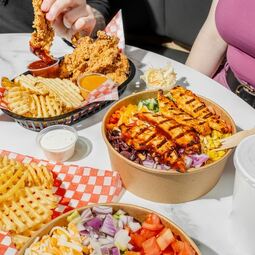 Poulet Royal - Poutine, Fried Chicken Delivery Restaurants in Quebec