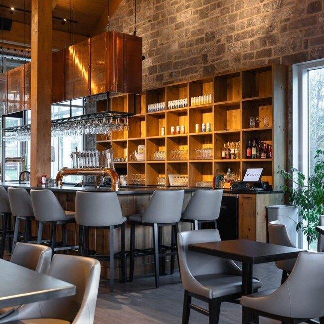 Pub Le Mitan - Microbrasserie de l'Île d'Orléans - Restaurant Bistro à Île d'Orléans, Québec