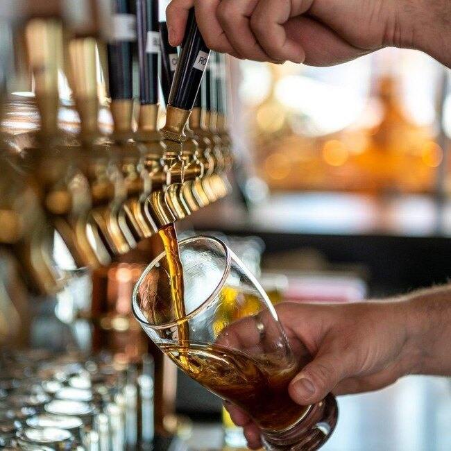 Pub Le Mitan - Microbrasserie de l'Île d'Orléans - Restaurant Bistro à Île d'Orléans, Québec