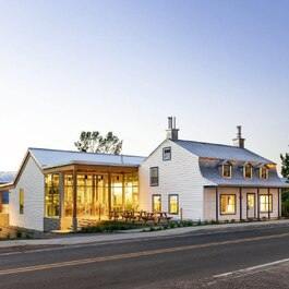 Pub Le Mitan - Microbrasserie de l'Île d'Orléans - Poutine, BBQ Restaurants in Quebec