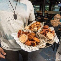 Le Pub Universitaire - Grill, Breakfast, Salads Restaurants in Quebec