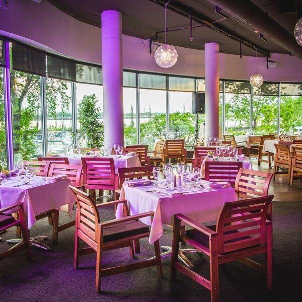 QUAI 99 Restaurant Vieux Longueuil, QC