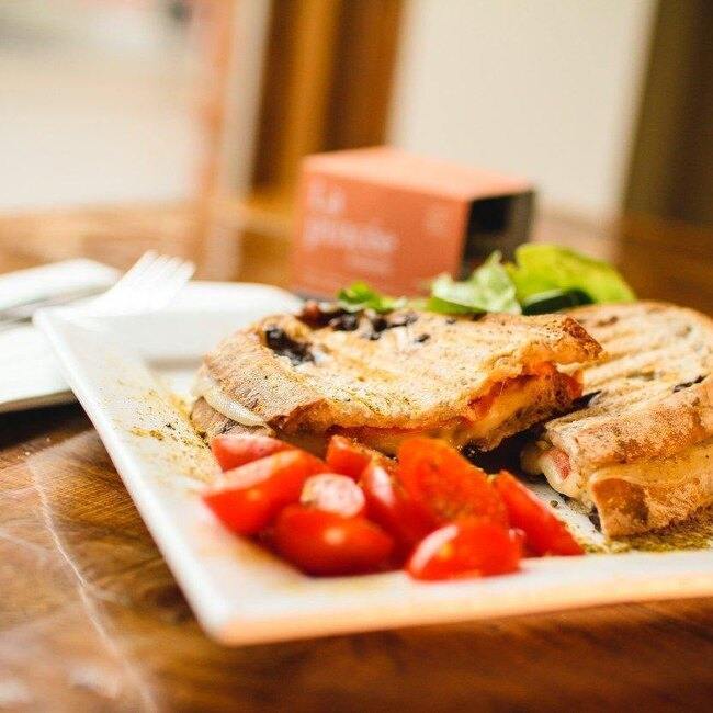 Quartier Général du Vieux La Prairie Restaurant La Prairie, QC