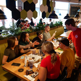 Randolph Pub Ludique DIX30 Restaurant