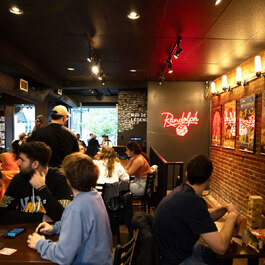 Randolph Pub Ludique Quartier Latin - Restaurants pr&egrave;s de: H2L1Z2