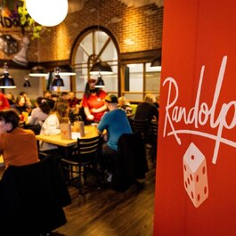 Randolph Pub Ludique Qu&eacute;bec - Poutine, Bubble Tea, Juice Bar & Smoothies Restaurants in Quebec