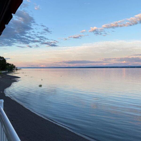 Resto de la plage – Terrasse sur fleuve, Île d’Orléans