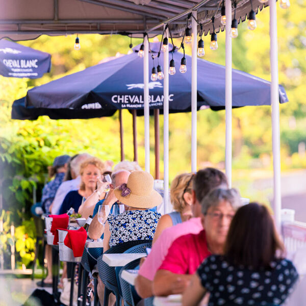 Resto de la plage – Terrasse sur fleuve, Île d’Orléans