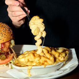 Roasters BBQ Grill & Bar RestoMontreal.ca