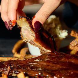 Roasters BBQ Grill & Bar RestoMontreal.ca