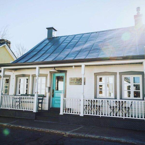 Saint-Laurent Café Bistro Restaurant Boucherville, QC