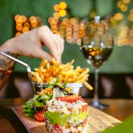 Tartare Homard et crevettes - SHAKER Cuisine & Mixologie  Restaurant Burgers