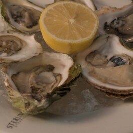 Sterlings Steakhouse & Bar RestoMontreal.ca