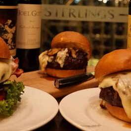 Sterlings Steakhouse & Bar RestoMontreal.ca