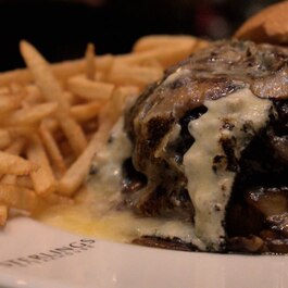 Sterlings Steakhouse & Bar RestoMontreal.ca