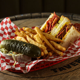 St.George's Taverne Urbaine RestoMontreal.ca