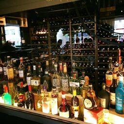 wine cellar spririts - Tapas & Liège RestoQuebec.ca