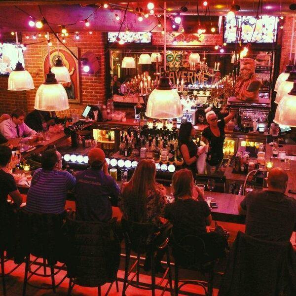 Taverne Grande Allée - Restaurant Pub Food à Vieux-Québec, Québec