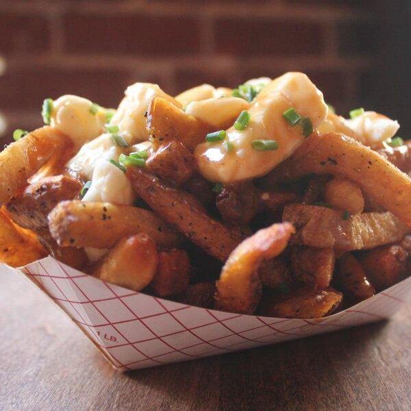Taverne Grande Allée - Restaurant Pub Food à Vieux-Québec, Québec