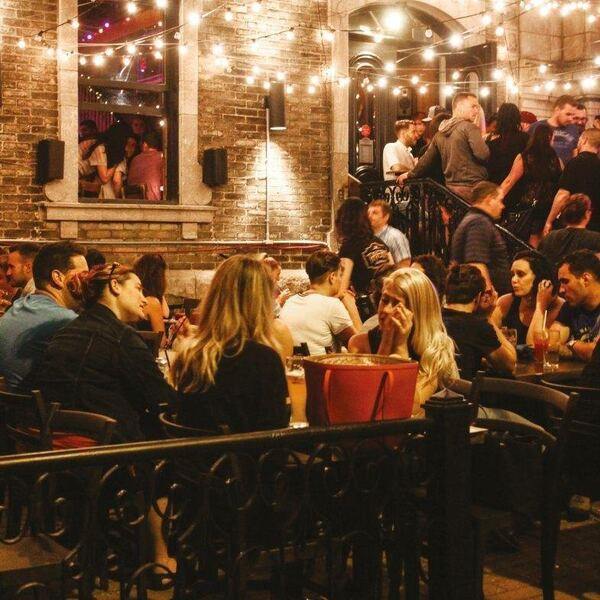 Taverne Grande Allée - Restaurant Pub Food à Vieux-Québec, Québec