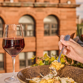 Terrasse Place d'Armes Montreal RestoMontreal.ca