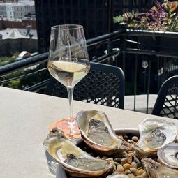 Terrasse Place d'Armes RestoMontreal.ca