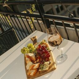 Terrasse Place d'Armes RestoMontreal.ca