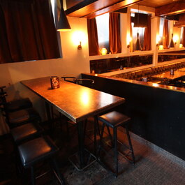 Group Table - Typhoon Lounge RestoMontreal.ca