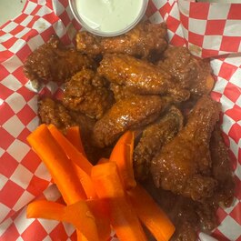 Wings - Buffalo - Typhoon Lounge RestoMontreal.ca